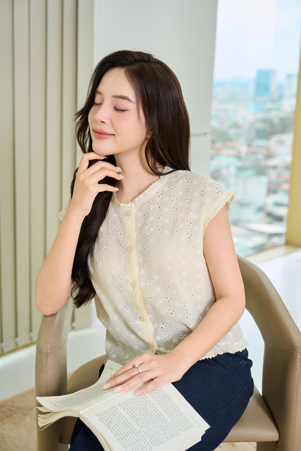 Áo thô thêu tay cộc kiểu cổ tròn phối nhún sườn