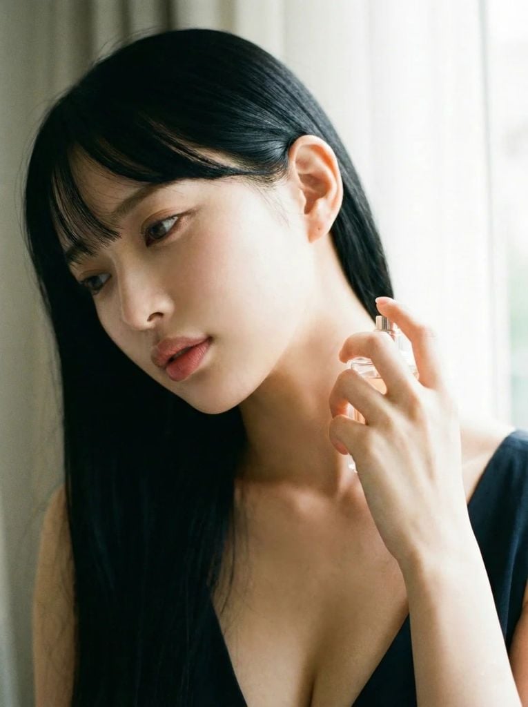 Cách xịt nước hoa thơm lâu