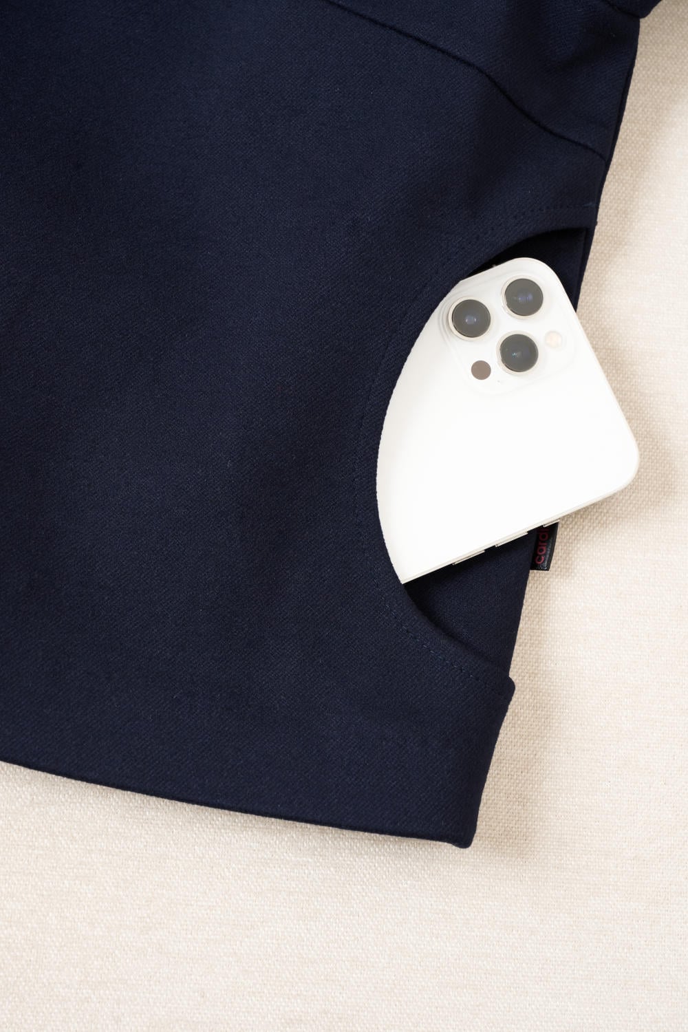 Áo khoác dạ ép dáng ngắn Elegant cổ bẻ khuy bấm ẩn.