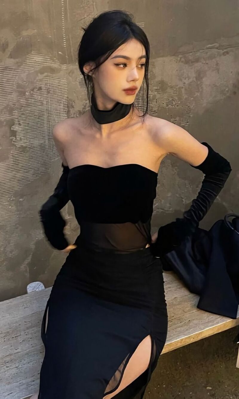 Chân váy ngắn ôm