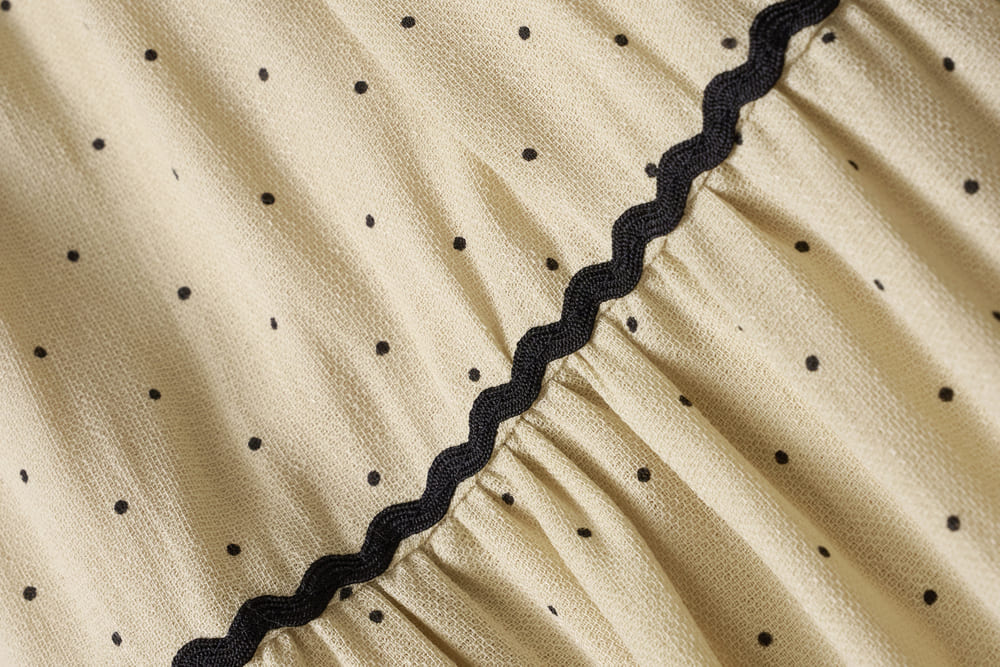 Chân váy linen chấm bi dáng xòe chia tầng phối ren