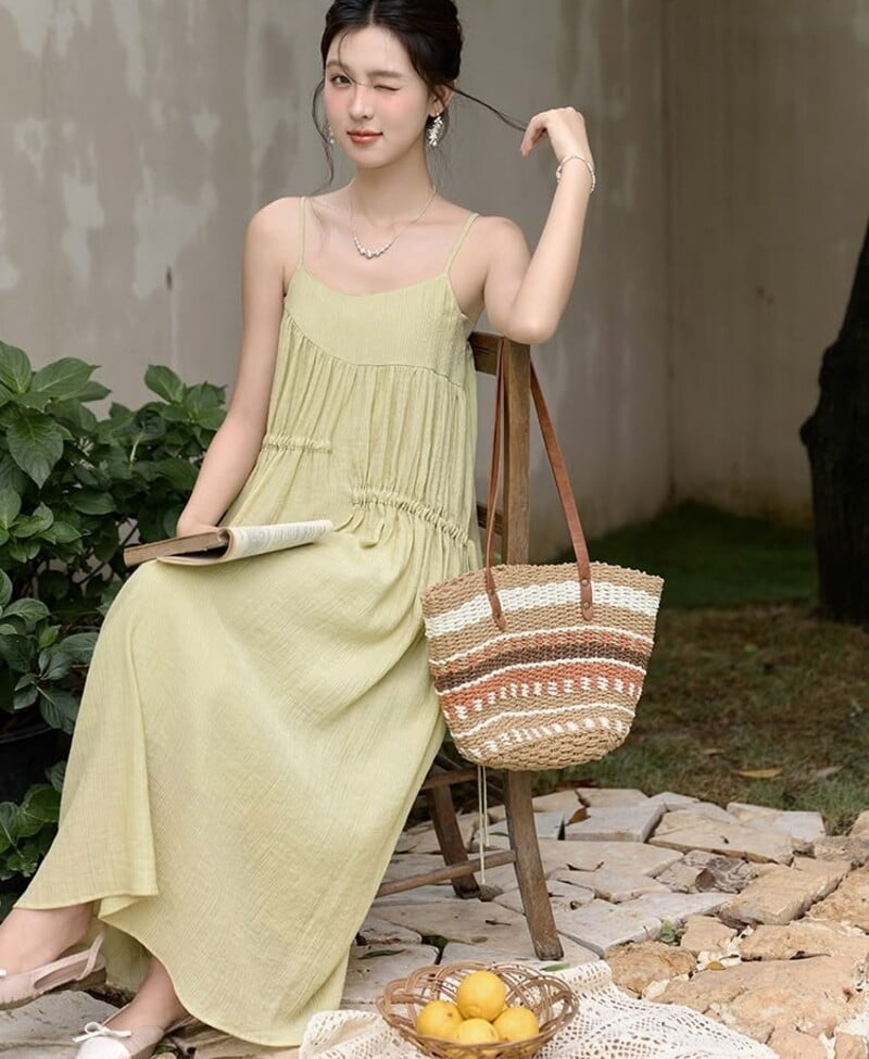 Top 4 mẫu đầm dây suông rút eo quyến rũ không thể thiếu trong tủ đồ