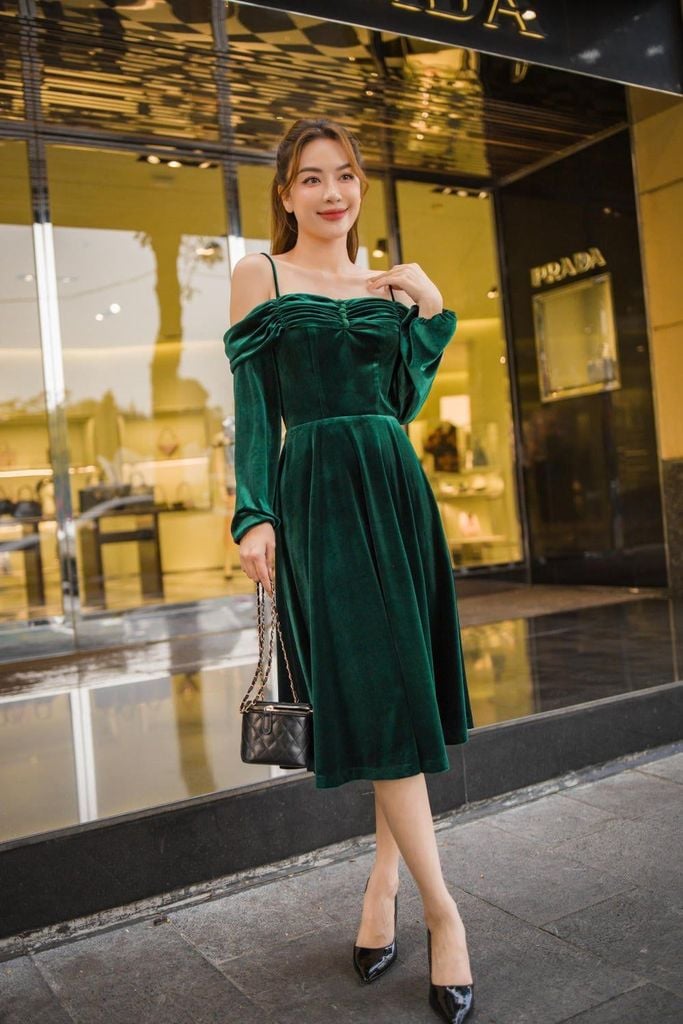mua đầm dự tiệc tuổi trung niên
