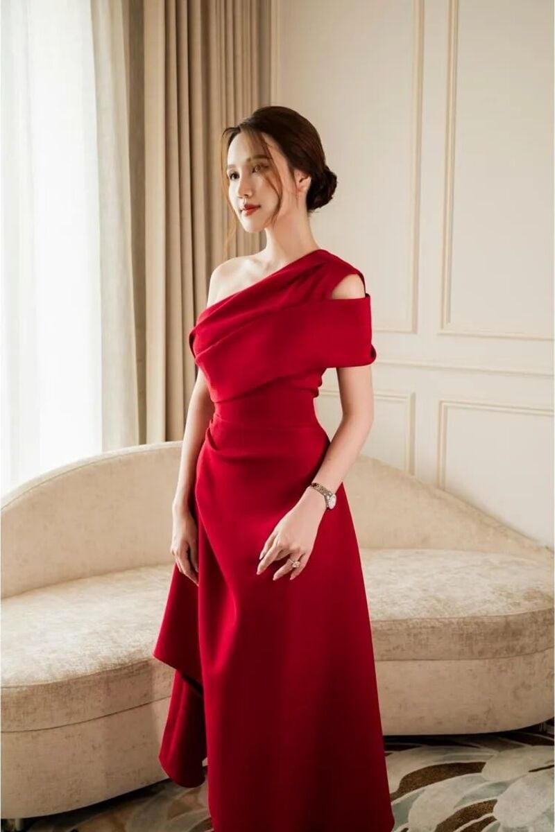 15 Mẫu đầm lệch vai sang trọng, trẻ trung khiến nàng điên đảo