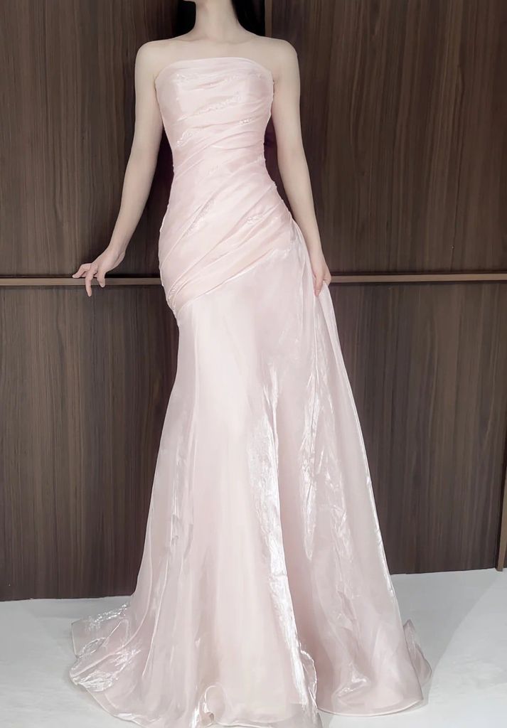 Đầm dạ hội màu hồng