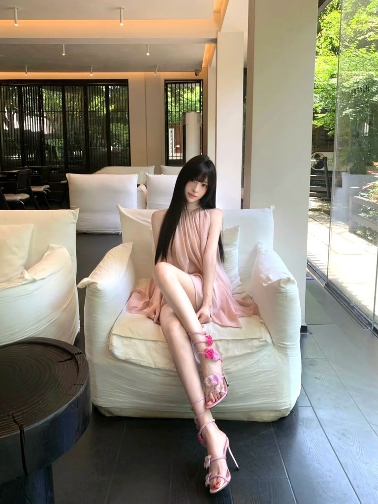 Đầm màu hồng