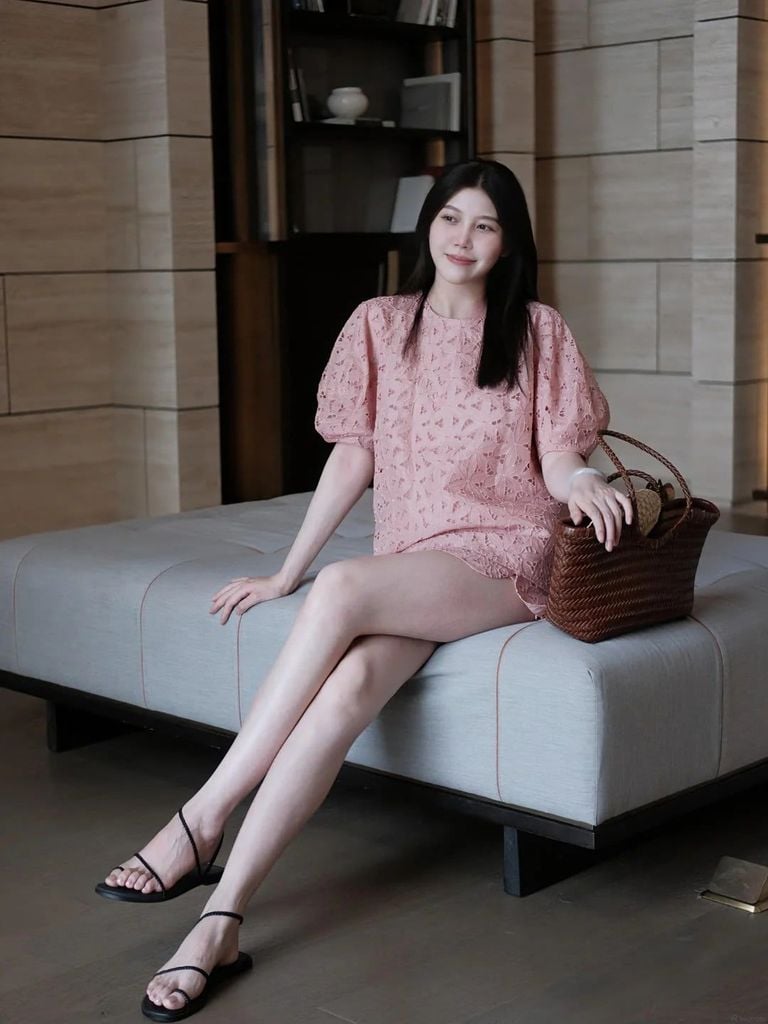 Đầm màu hồng
