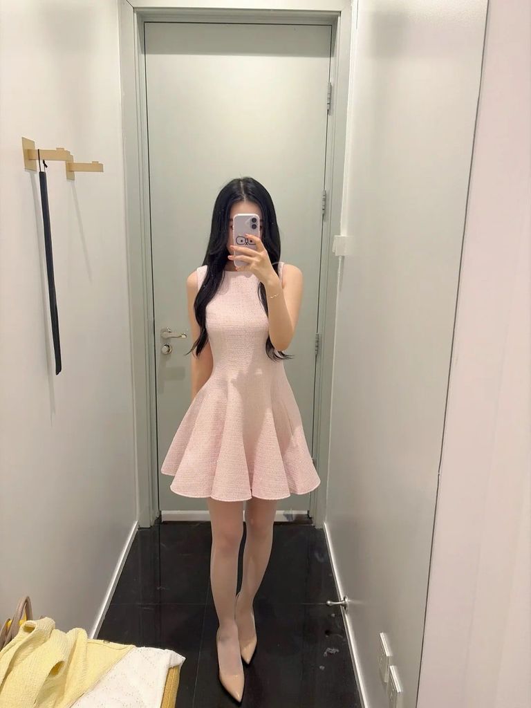 Đầm màu hồng