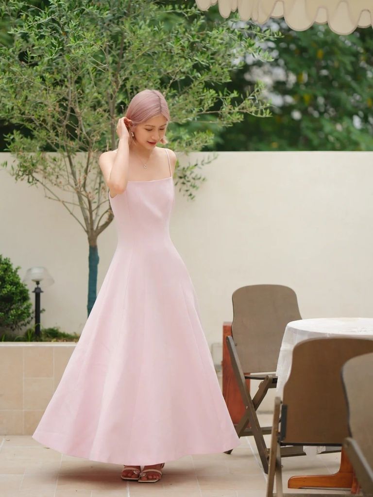 Đầm màu hồng