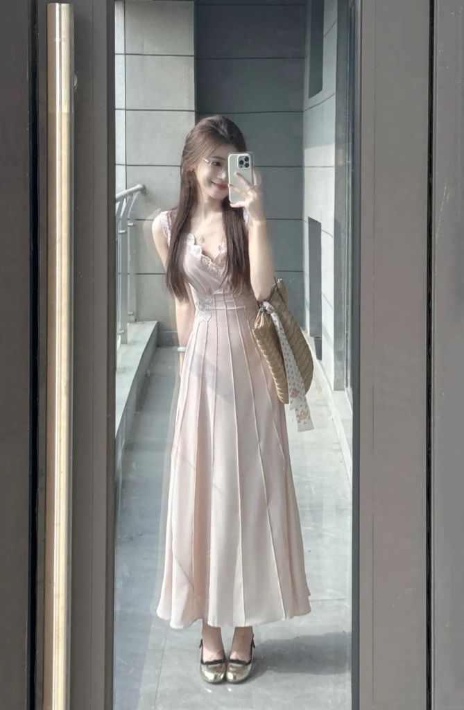 Đầm màu hồng