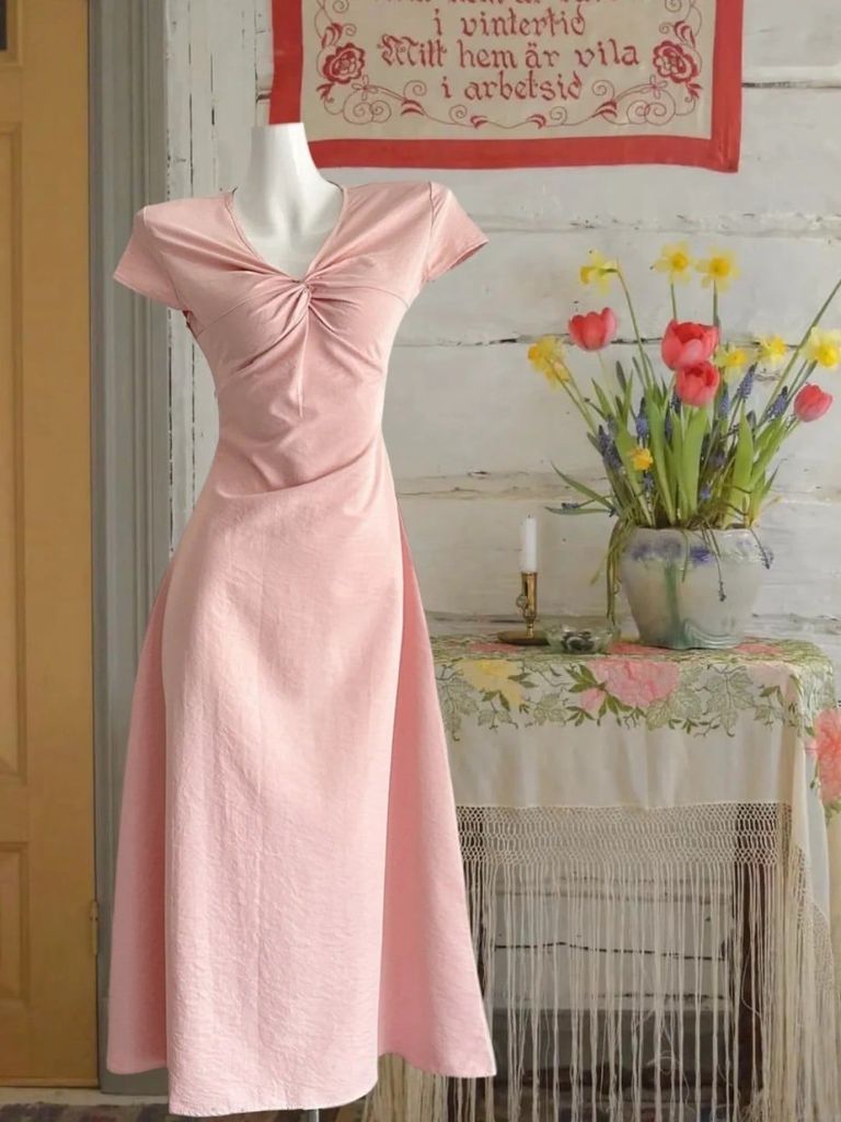 đầm màu hồng pastel