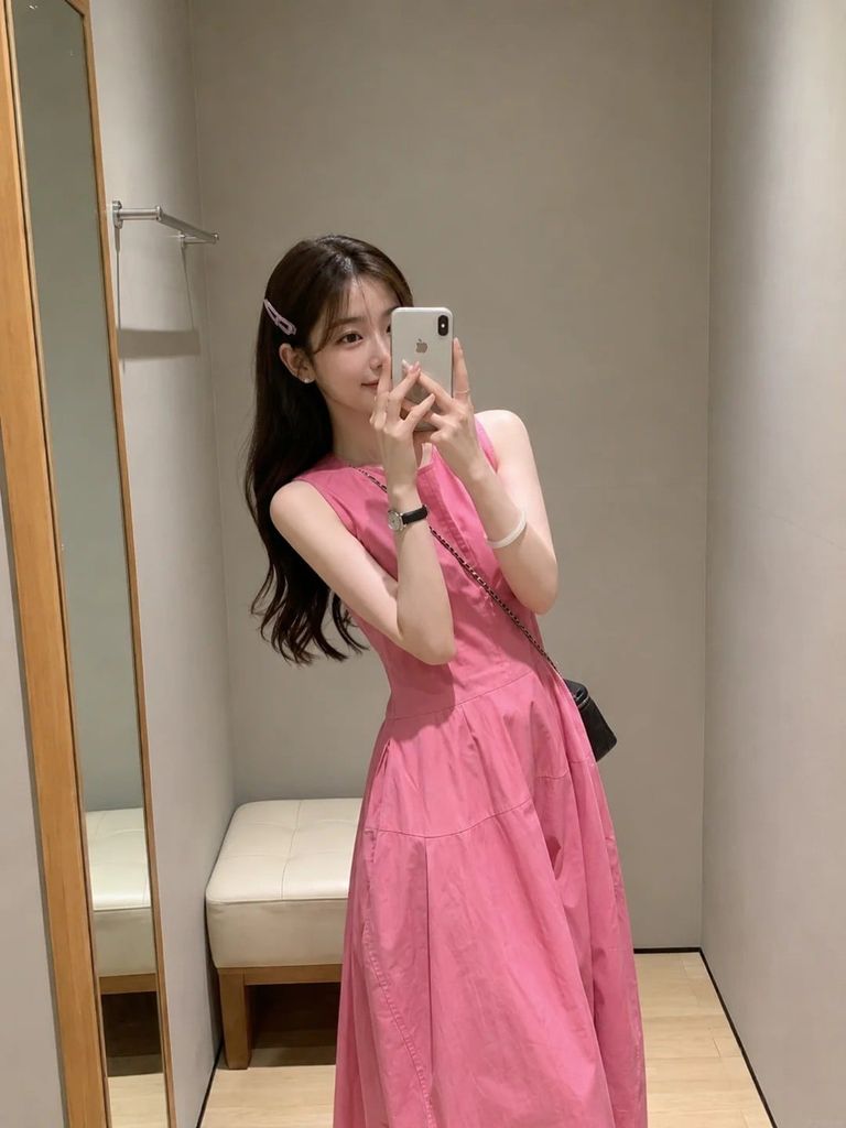 Đầm màu hồng dâu