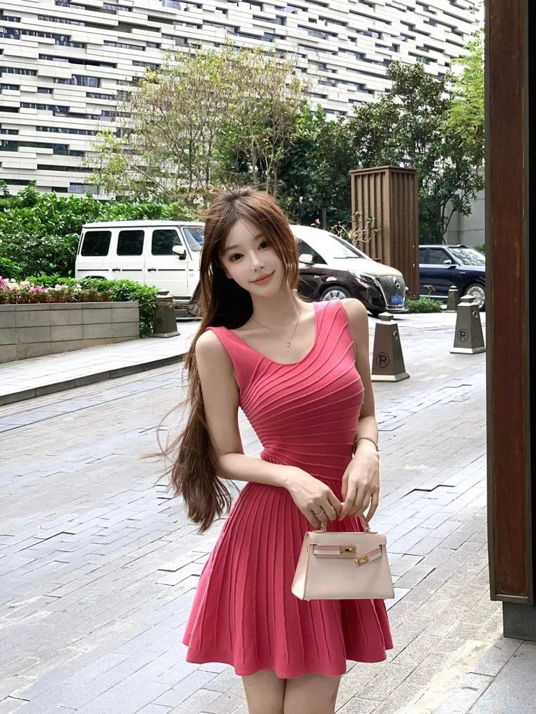 Đầm màu hồng dâu