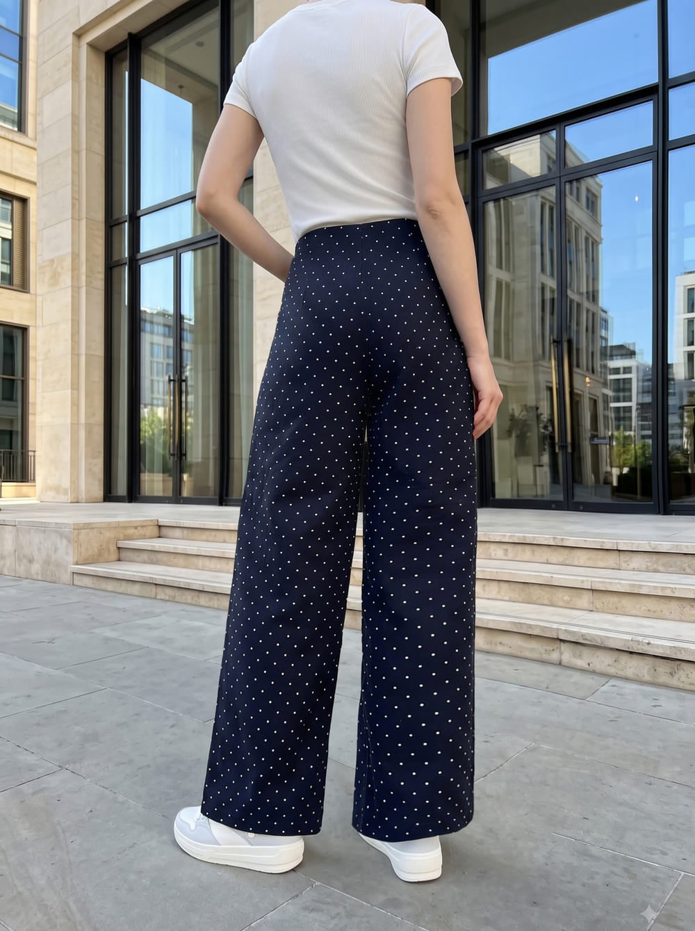 Quần denim ống suông cạp liền chấm bi