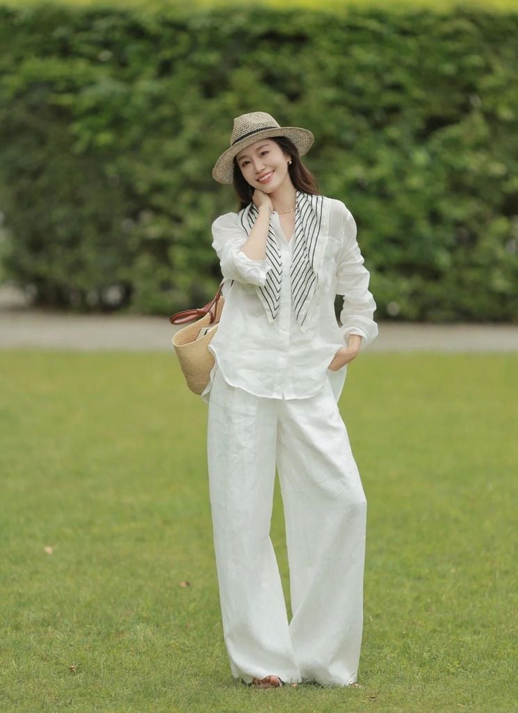 Quần đũi ống rộng mặc với áo gì