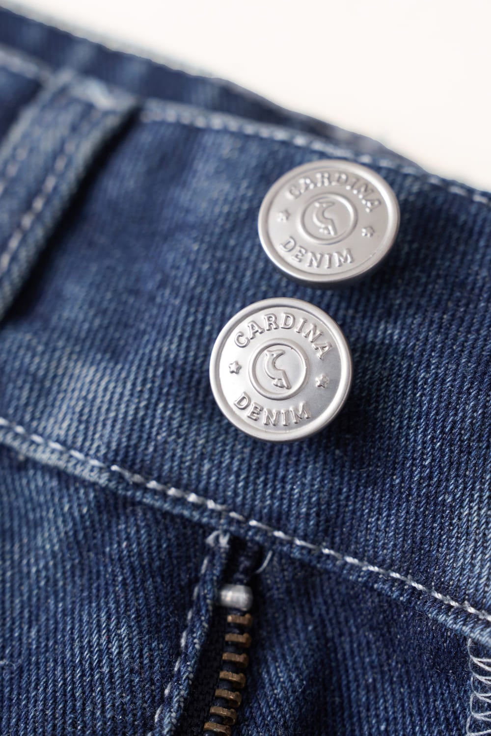 Quần jean suông cạp 2 khuy túi ốp