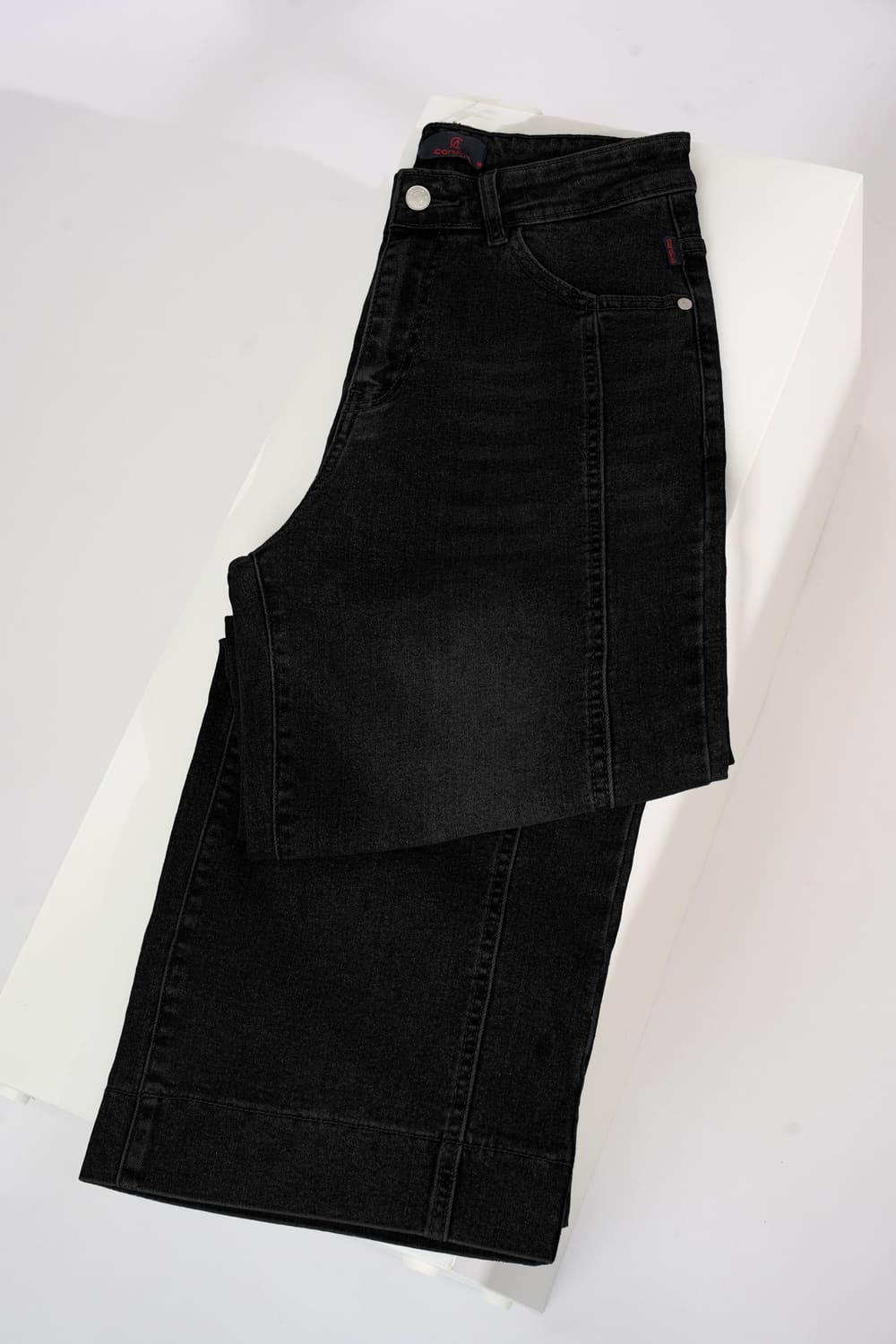 Quần jean suông cạp cao tạo gân