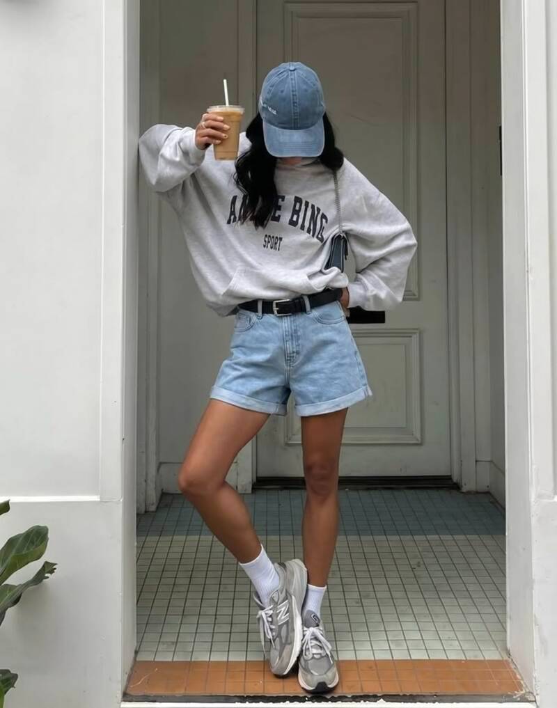 10+ cách phối đồ với quần short jean nữ trẻ trung, cuốn hút