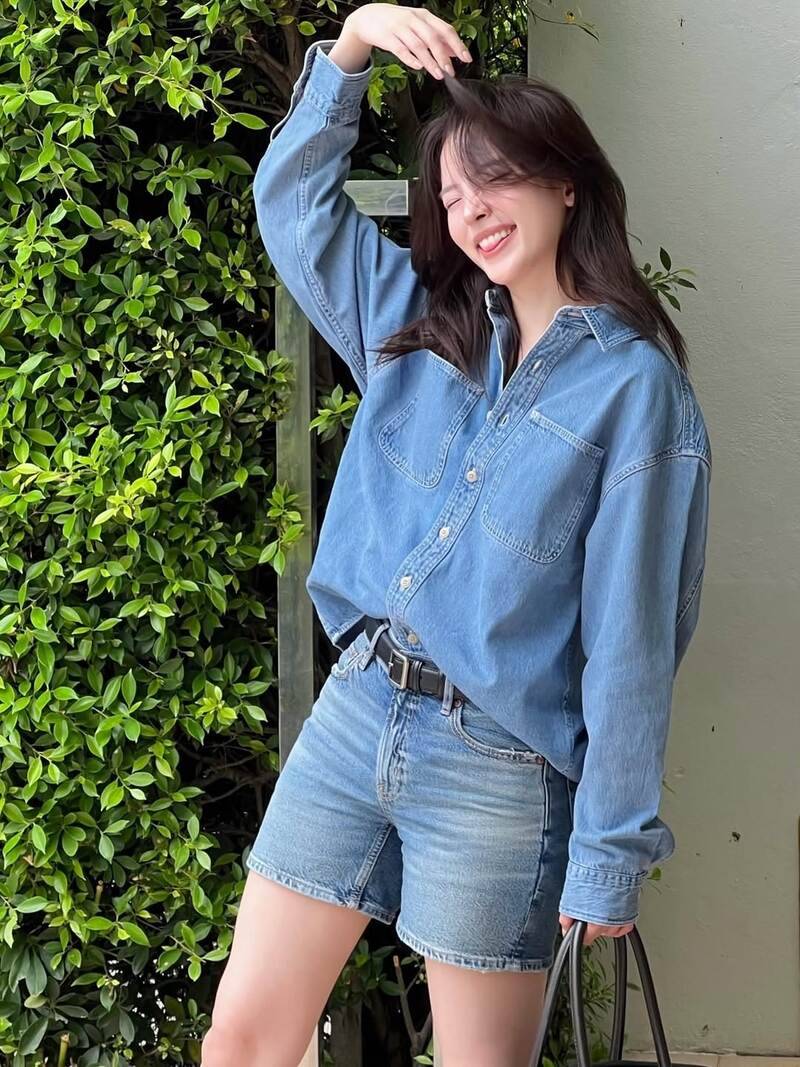 10+ cách phối đồ với quần short jean nữ trẻ trung, cuốn hút