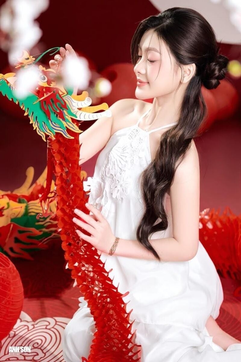Hướng dẫn chị em tạo dáng chụp ảnh Trung Thu xinh xắn, ấn tượng
