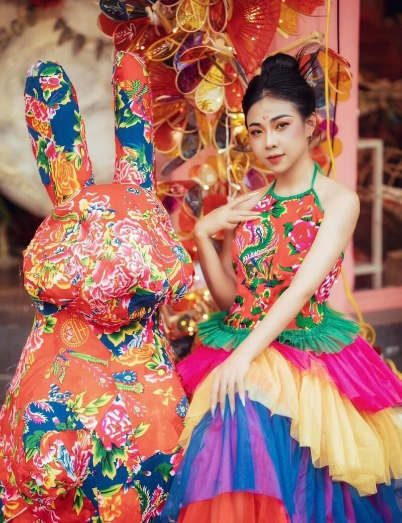 Hướng dẫn chị em tạo dáng chụp ảnh Trung Thu xinh xắn, ấn tượng