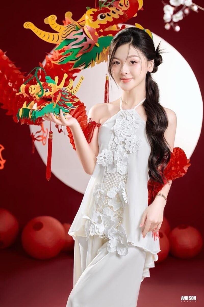 Hướng dẫn chị em tạo dáng chụp ảnh Trung Thu xinh xắn, ấn tượng
