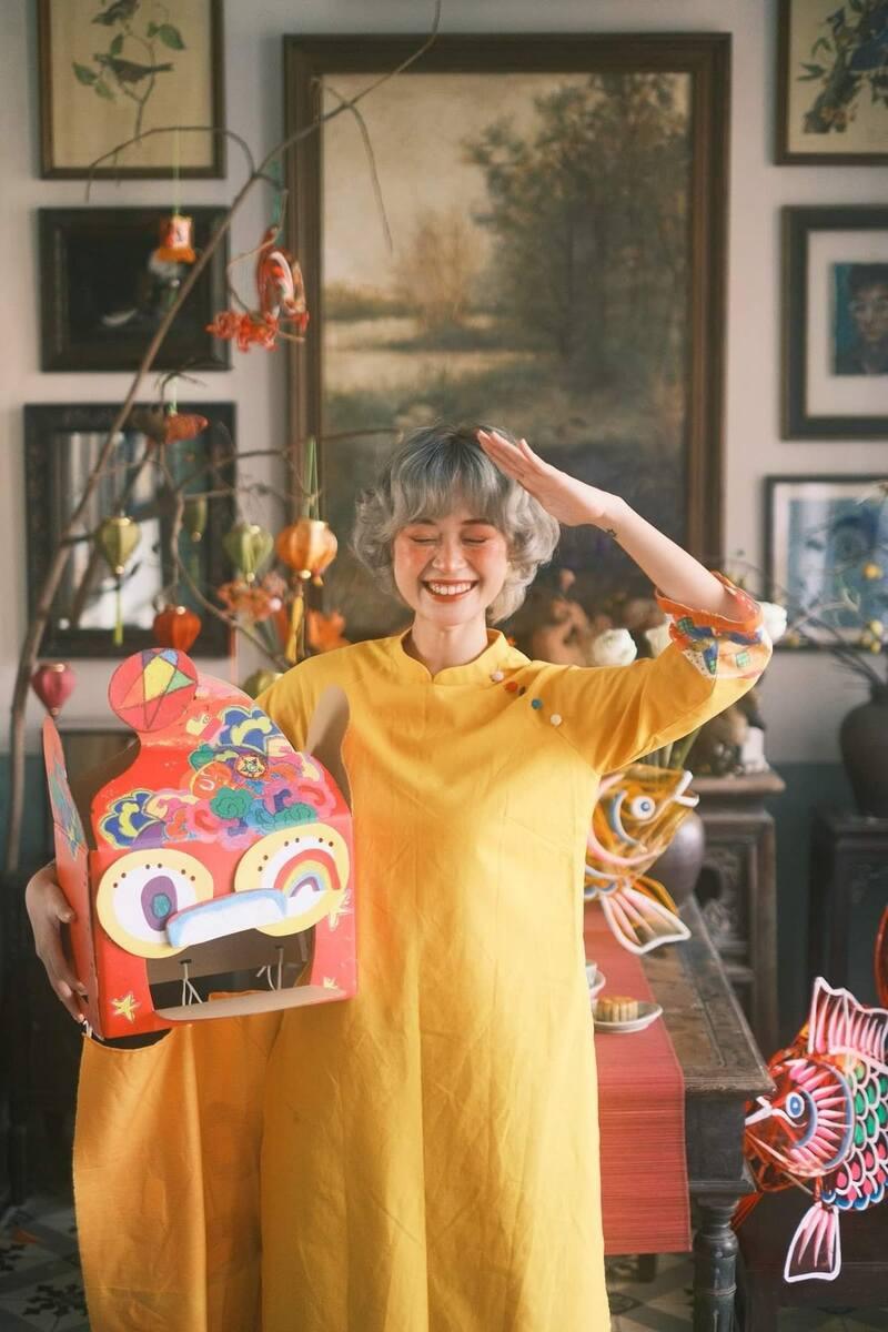 Hướng dẫn chị em tạo dáng chụp ảnh Trung Thu xinh xắn, ấn tượng
