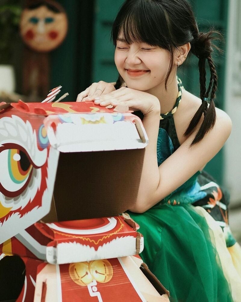 Hướng dẫn chị em tạo dáng chụp ảnh Trung Thu xinh xắn, ấn tượng