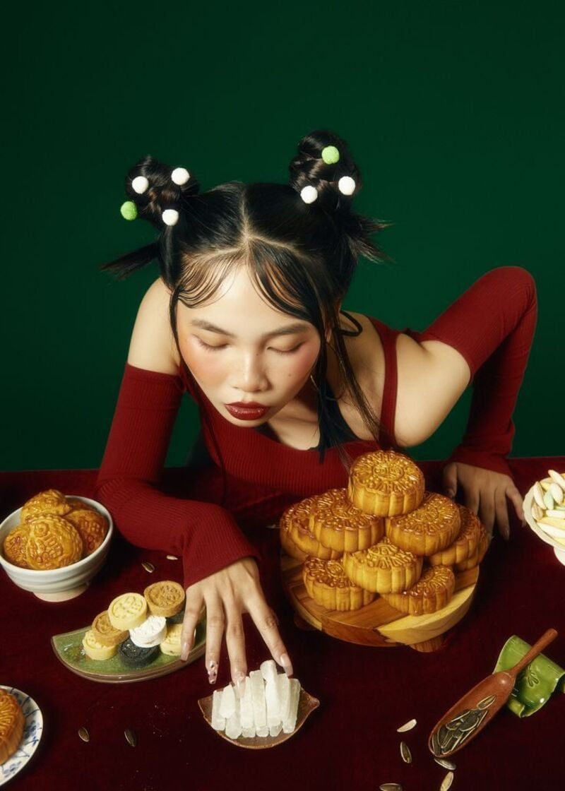 Hướng dẫn chị em tạo dáng chụp ảnh Trung Thu xinh xắn, ấn tượng