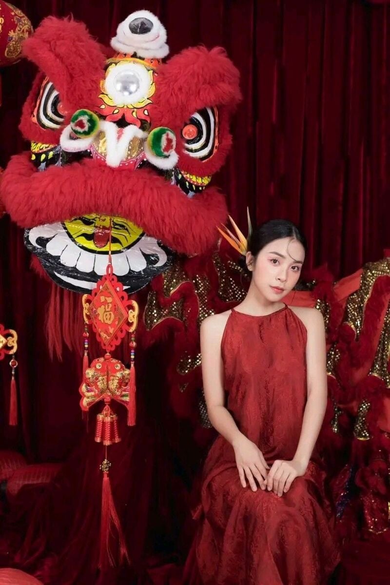 Hướng dẫn chị em tạo dáng chụp ảnh Trung Thu xinh xắn, ấn tượng