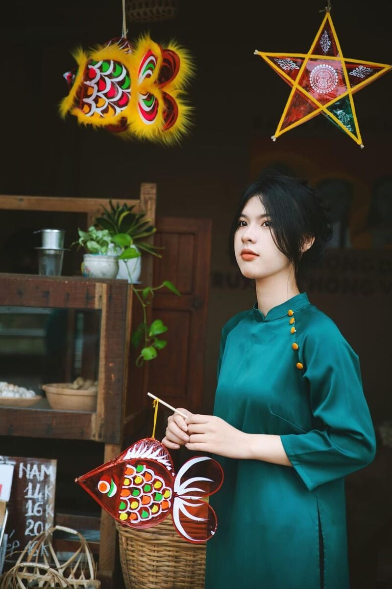 Hướng dẫn chị em tạo dáng chụp ảnh Trung Thu xinh xắn, ấn tượng