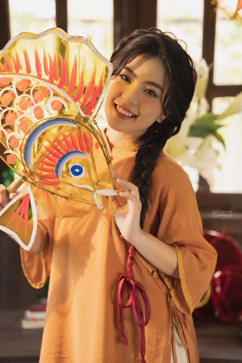 Hướng dẫn chị em tạo dáng chụp ảnh Trung Thu xinh xắn, ấn tượng