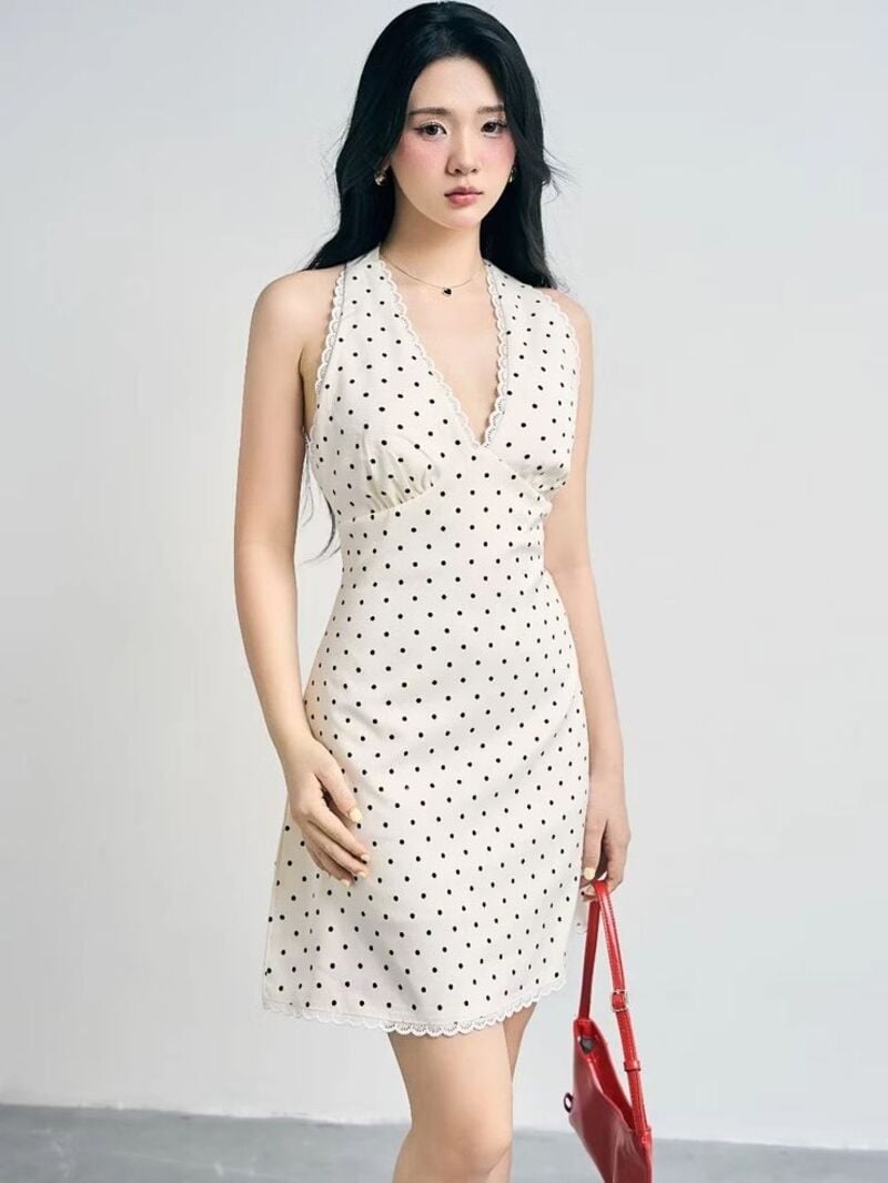 mẫu váy cổ yếm quyến rũ, sang trọng cho nàng hè