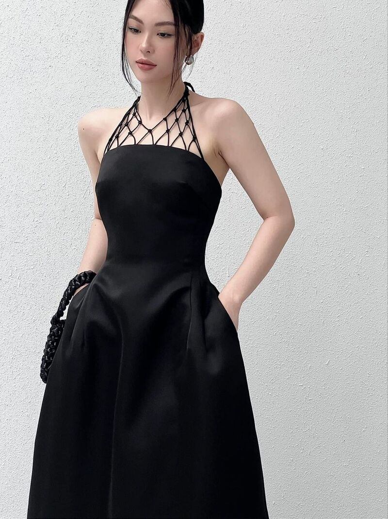 mẫu váy cổ yếm quyến rũ, sang trọng cho nàng hè