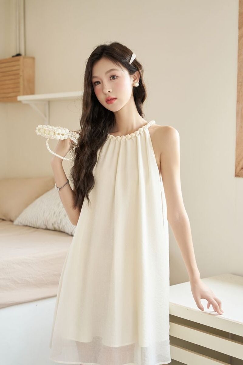 mẫu váy cổ yếm quyến rũ, sang trọng cho nàng hè