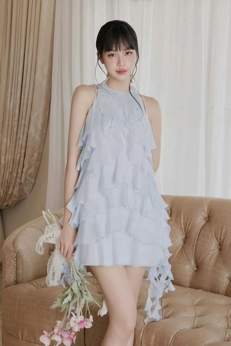 mẫu váy cổ yếm quyến rũ, sang trọng cho nàng hè