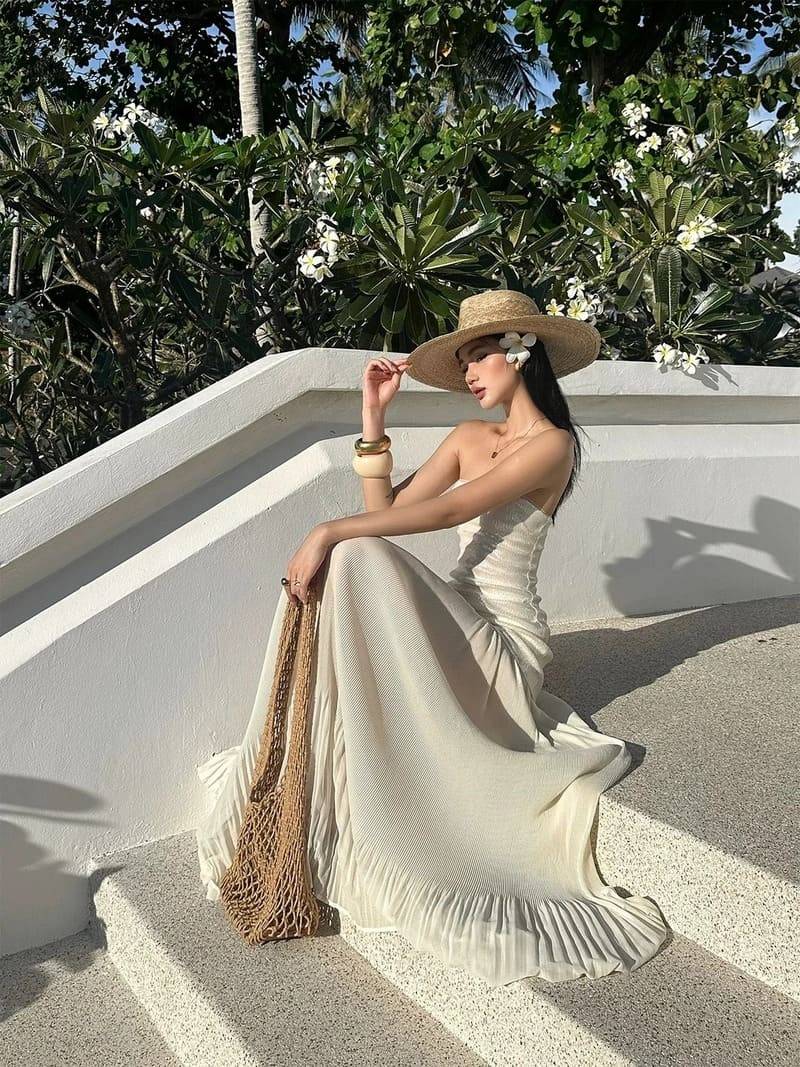 Váy maxi trắng đi biển