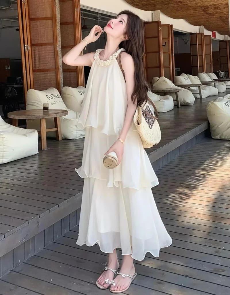 Váy maxi trắng đi biển