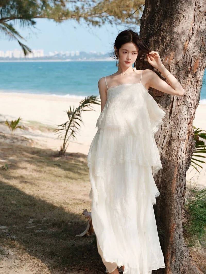 Váy maxi trắng đi biển