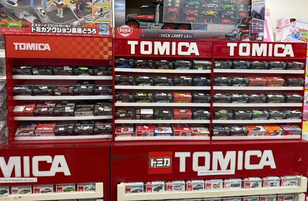 03 kệ Tomica Premium - Bộ sưu tập Tomica nhiều số 2 không ai số 1