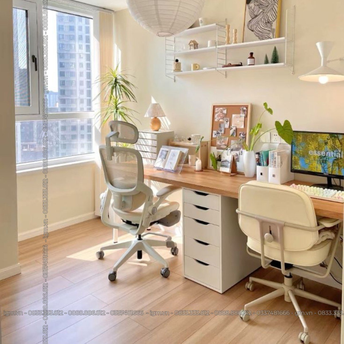 Bàn IKEA mua online thì có dễ để tự lắp ráp bàn không?