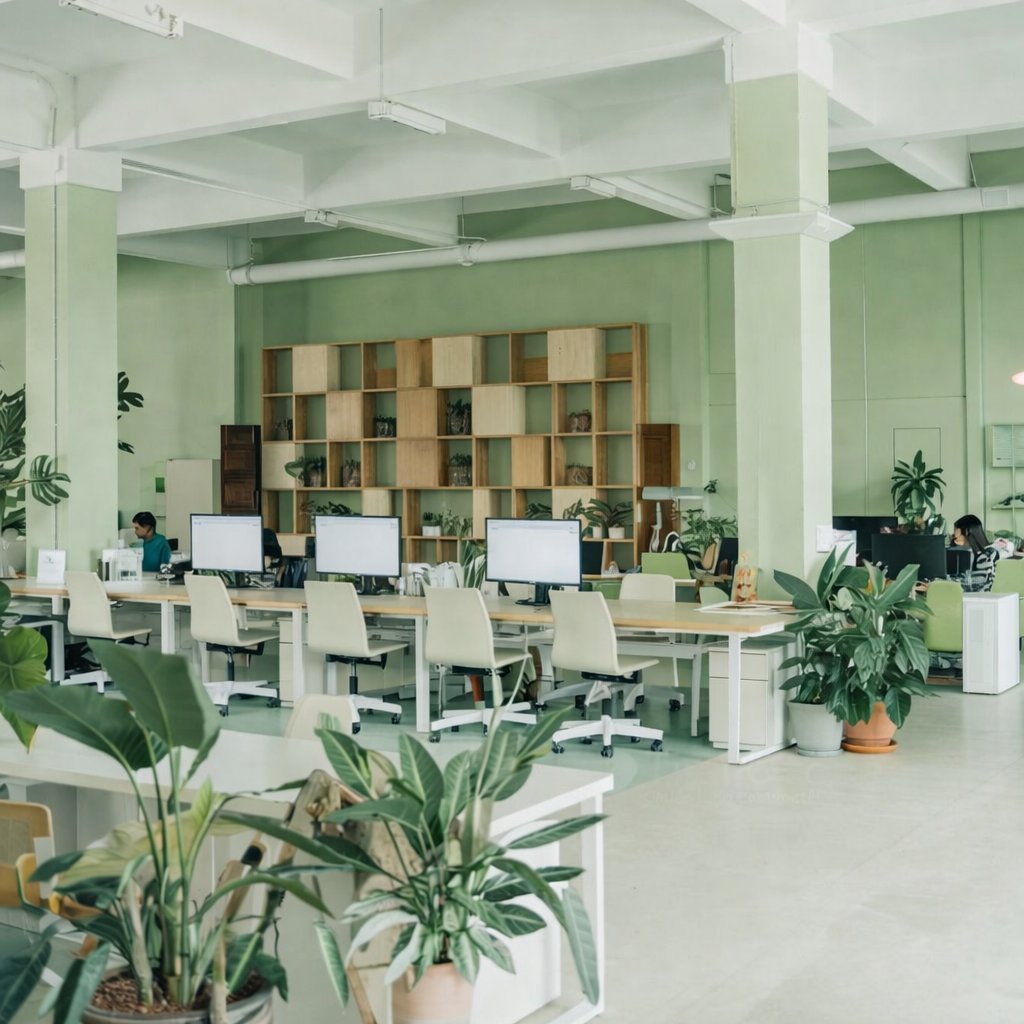 Tạo không gian xanh trong văn phòng làm việc.