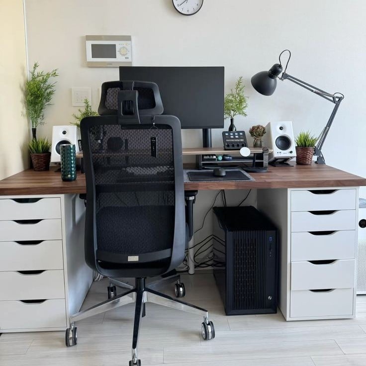 Bàn IKEA lắp ráp và bàn thiết kế sẵn: Ưu nhược điểm từng loại.