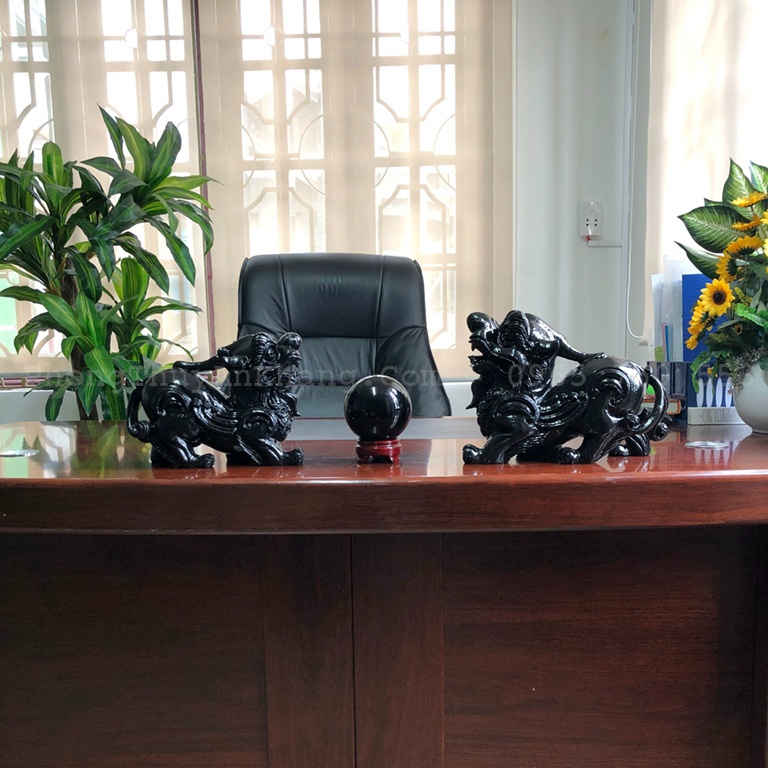 Những vật phẩm phong thủy nên có trên bàn làm việc.