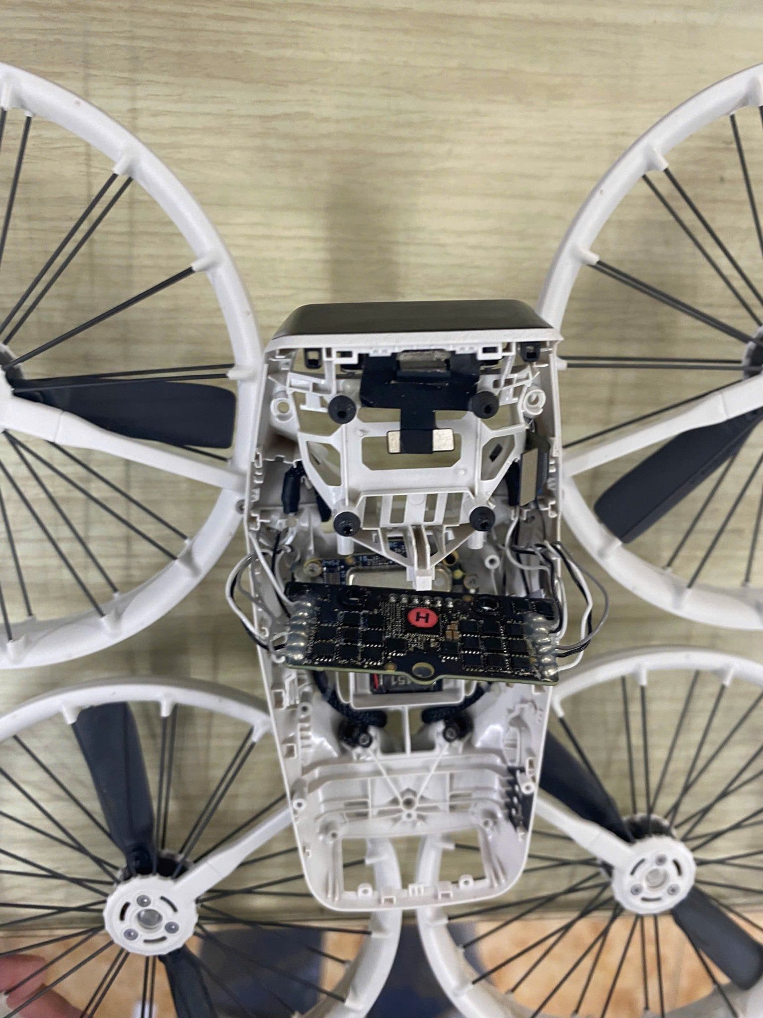 sửa chữa drone rơi rớt