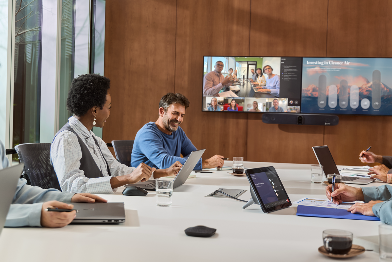 Máy tính hỗ trợ họp trực tuyến HP Poly Studio 5 Room Compute tối ưu cho Microsoft Teams Rooms. Vi xử lý Intel mạnh mẽ, bảo mật HP Wolf, vận hành 24/7. Tích hợp Windows 11 IoT, Poly Lens (Studio App) quản lý tập trung.