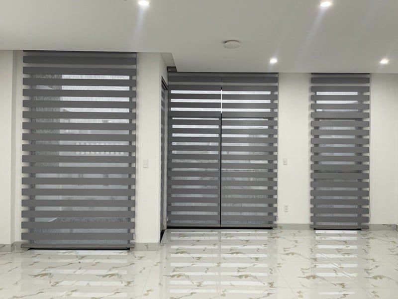 Rèm cầu vồng cho hệ thống cửa lớn