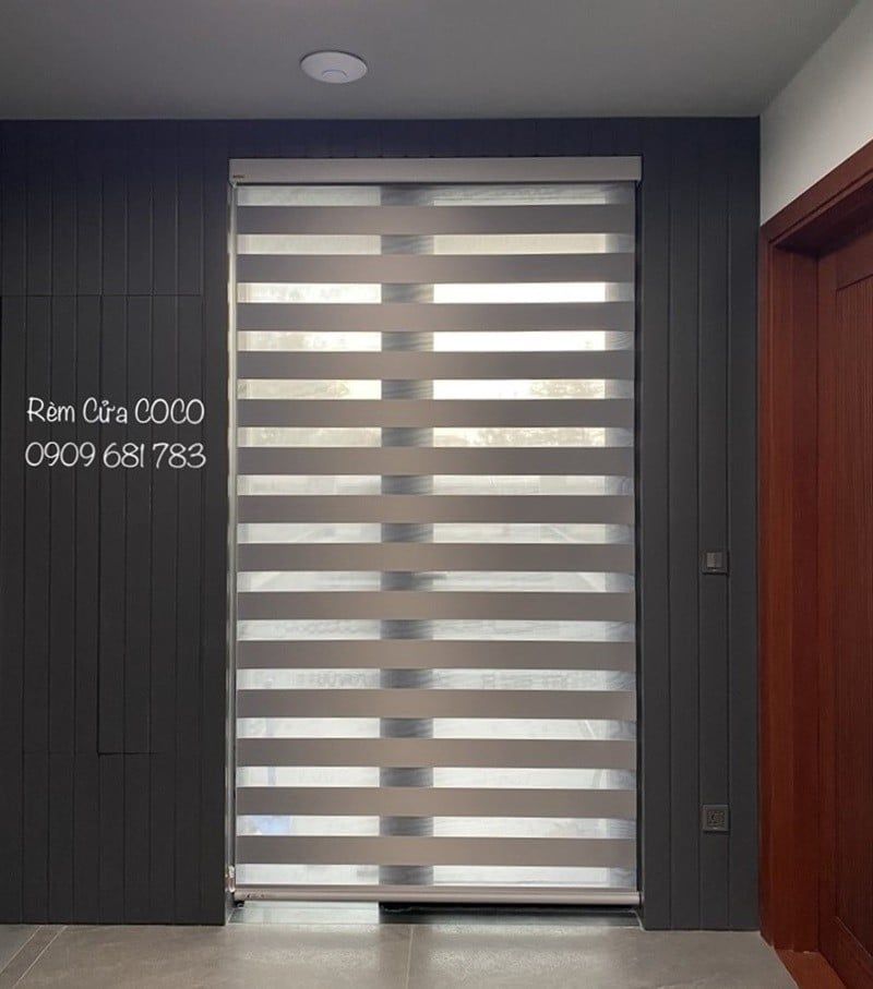 Rèm cầu vồng tại khung cửa Villa