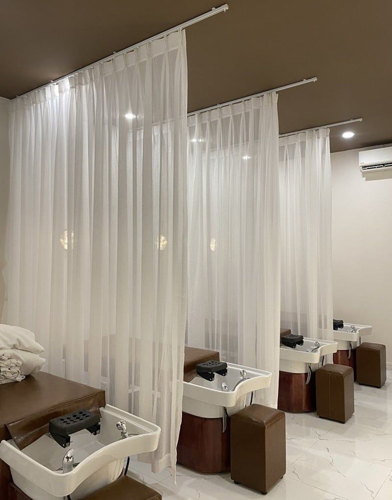 Không gian rèm voan ngăn khu vực spa