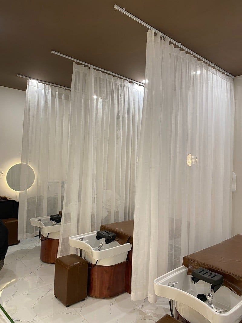 Không gian rèm voan ngăn khu vực spa